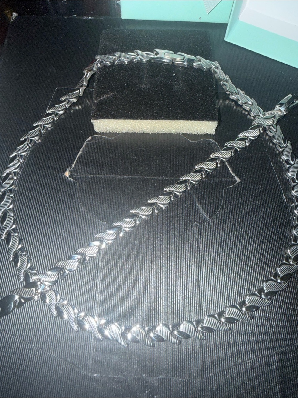 Silver Women's Leaf Link Necklace - Elegant Silver Tone